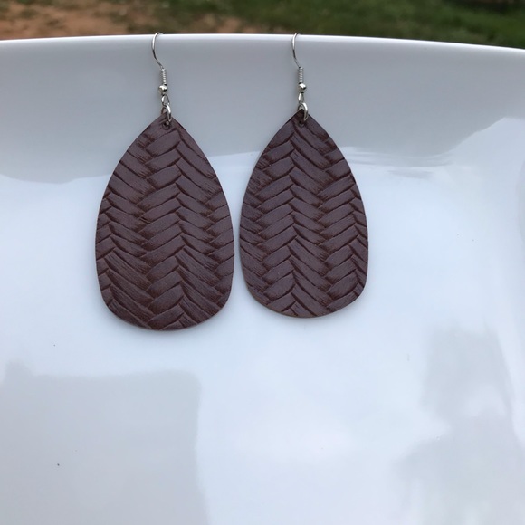 WOVEN LEATHER DROP HOOP EARRINGS - Picture 13 of 16
